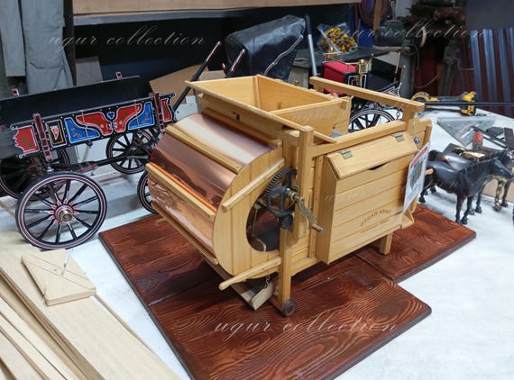 Hand-made threshing machine (tinaz) 1/5 model completely reflects reality. It was produced by an artist awarded by the Ministry of Culture.