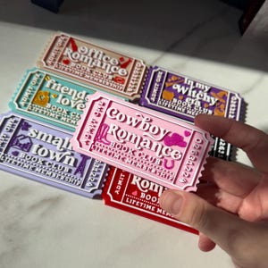 Ticketbord Cowboy Romance Book Club | Bibliotheekbord | 3D-geprint boekenplankdecor