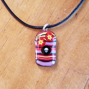 Skull and flower millefiori fused glass pendant necklace, jewelry Harrach 86
