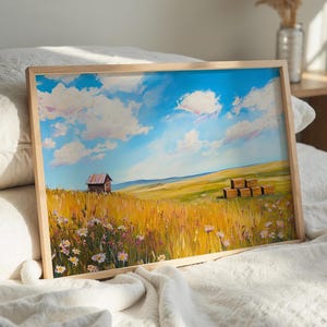 Może przedstawiać: Namalowany obraz w ramie przedstawiający wiejski krajobraz z małą drewnianą chatką w oddali. Scena rozgrywa się pod jasnoniebieskim niebem z puszystymi białymi chmurami. Na pierwszym planie znajduje się pole złotej pszenicy z dzikimi kwiatami i stos drewnianych skrzyń.