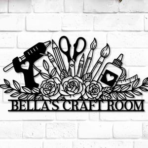 Letrero metálico personalizado para sala de manualidades, letrero creativo, letrero para sala de manualidades, arte mural metálico para manualidades, letrero con el nombre del artesano, decoración para sala de manualidades, letrero artesanal