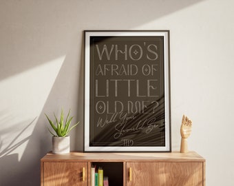 Kto się boi starego, małego mnie? (Brązowy) Plakat inspirowany Taylor Swift Dekoracja ścienna TTDP Wydruk działu torturowanych poetów Prezent dla miłośnika muzyki