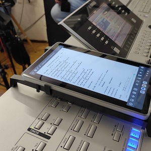 Supporto Yamaha Tyros 4 per iPad