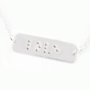 Halskette mit Blindenschrift, Liebe, Glaube oder Traum, Personalisierter Anhänger Schmuck, handgestempelter Anhänger, Geschenk für Blinde