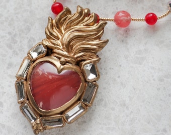 Sacred heart - cherry quartz cabochon short chain pendant (N-5137)