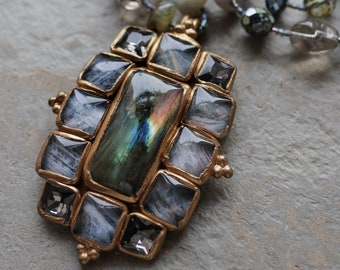 Labradorite and textured glass cabochon stones, rectangular-shaped short pendant (N-5132)