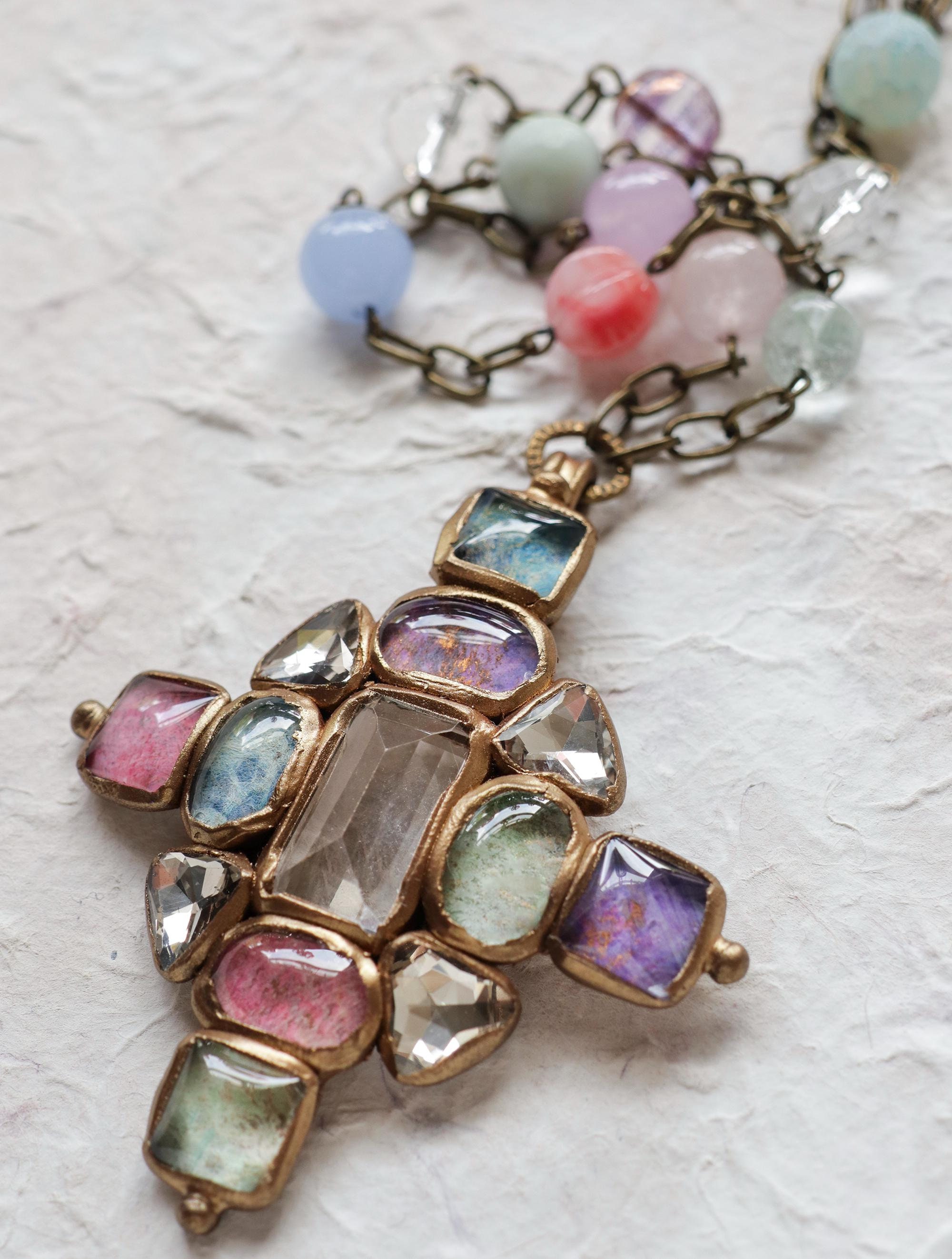 ネックレス・ペンダント Clear Quartz with Colored String (3 colors) Clear Quartz and Textured Multi-colour Glass Cabochon Stones