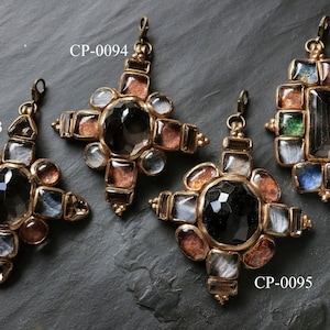 Gioiello combinato - Quarzo fumé con ciondolo croce cabochon in vetro dipinto a mano (CP-0093, 0094, 0095, 0096)