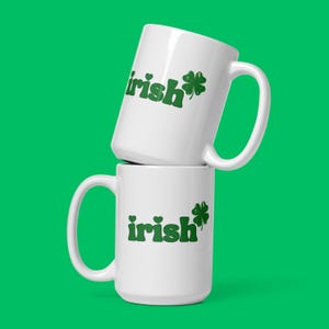 Lucky Vierblättriges Kleeblatt Kaffeetasse - Irisches Geschenk für Kaffeeliebhaber. Irische Tasse mit vierblättrigem Kleeblatt Design - Geschenk für Kaffeeliebhaber.