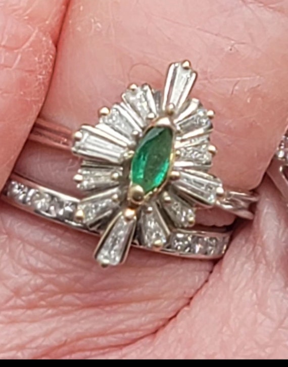 18k white gold emerald and diamond ballerina ring