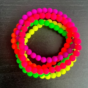 Neon Beaded Bracelet set of 5, Bright Bracelet, Stretch Bracelet, Festival Bracelet, 80’s Colors, Neon Pink, Lime, Yellow.