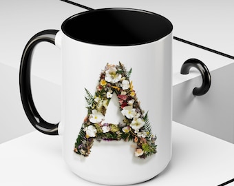 Blumenakzent-Kaffeetasse (11, 15 Unzen), gepresste Blumen-Anfangstasse, botanische Monogramm-Teetasse, personalisiertes Blumen-Alphabet-Geschenk