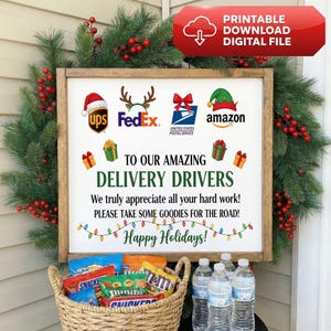 Może przedstawiać: Zestaw trzech ceramicznych kubków z nakrapianym, matowym wykończeniem. Kubki są w odcieniach kremu, jasnoszarym i ciemnoszarym. Każdy kubek ma prosty, minimalistyczny design.