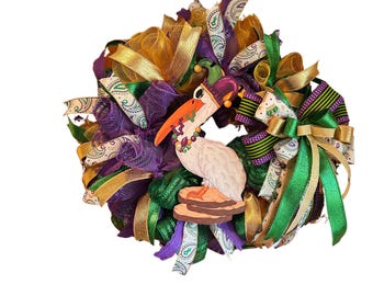 Mardi Gras Pelican Wreath – Handmade Decor with Ribbons and Jester Theme, Perfect for Carnival Front Door or Wall Display
