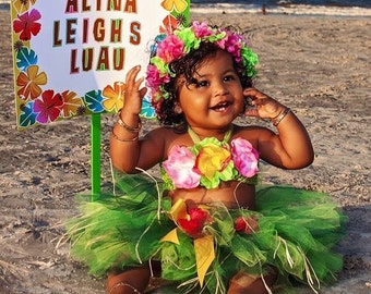 hawaiian themed outfit girl