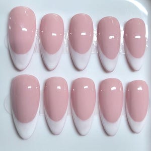 Klassische Französisch Press On Nails: Medium Almond, Hochzeit & Event