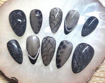 Halloween Gothic Press On Nails: spinnenwebben, kattenoog, kettingen