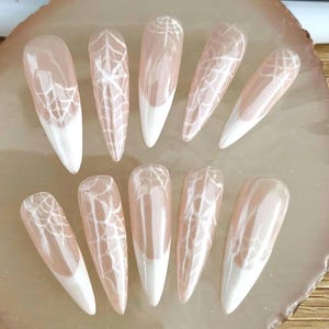 Op spinnenweb geïnspireerde donut geglazuurde franse nagels / Stilleto zachte geltips druk op de nagels afbeelding 1