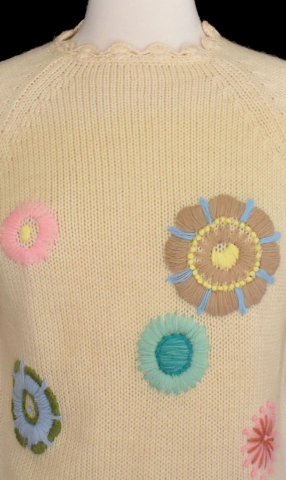 60/'s Sweater 60/'s Cream Acrylic Cardigan Sweater With Crewel Flowers