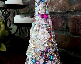 Rhinestone and beaded tree. 9.8 x 3.9 Size: Medium.