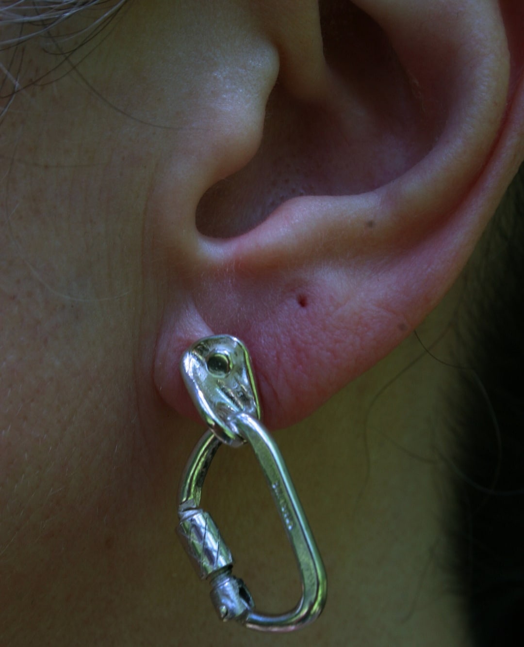 ピアス Numbering Carabiner Hoop Earrings #5275 5BSA102 Carabiner Hoop Earrings - Sterling Silver - Rock Climbing