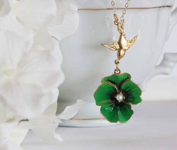 Green flower necklace clearance