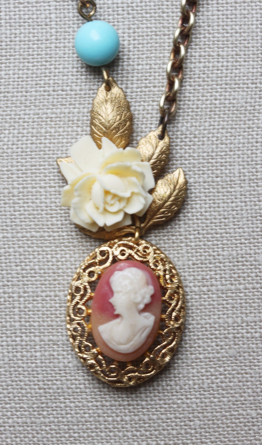 Collier Vintage Camée Fleur En Métal Argenté - Style Baroque - Pas Une Reproduction - Occasion Bon état