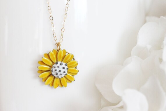 Vintage online daisy necklace