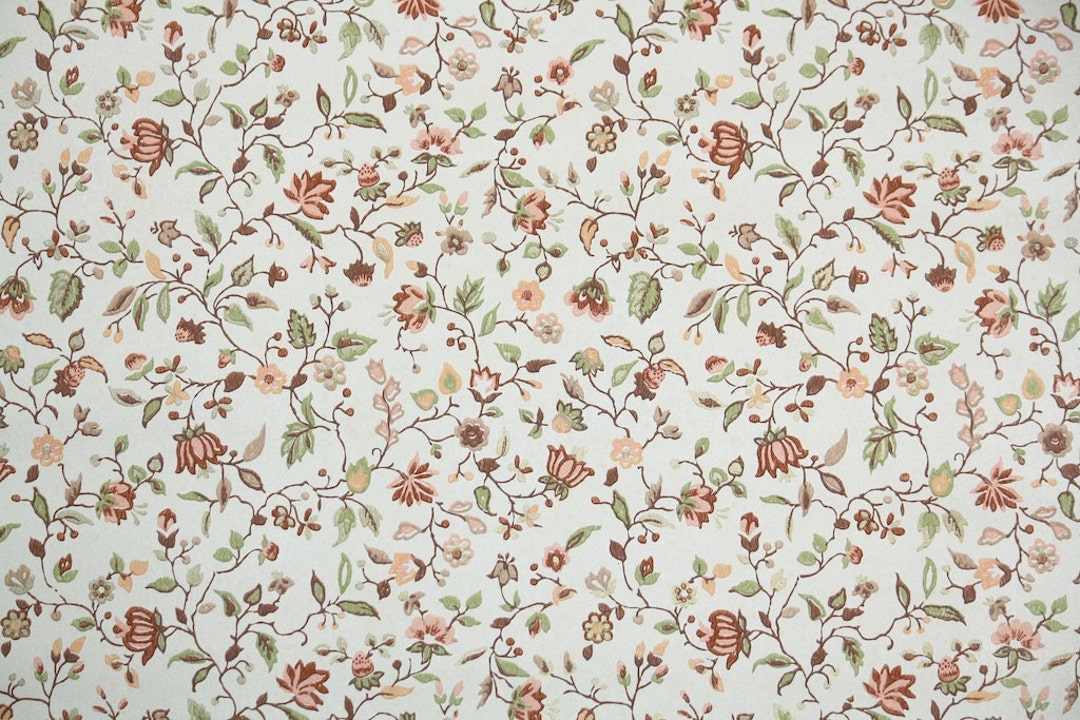 Hãy trang trí cho căn phòng của bạn với giấy dán tường đồng cổ năm 1960 có họa tiết hoa cúc. Với sự kết hợp tuyệt vời giữa phong cách cổ điển và hoa lá đầy sắc màu, giấy dán tường này sẽ tạo cho bạn một không gian sống đẹp và ấn tượng.