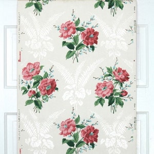 1940's Vintage Wallpaper Floral Wallpaper with Large Pink Open Roses and Blue Flowers on White image 3