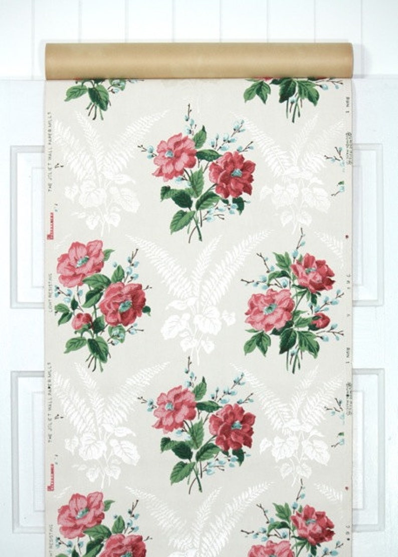 1940's Vintage Wallpaper Floral Wallpaper with Large Pink Open Roses and Blue Flowers on White image 3