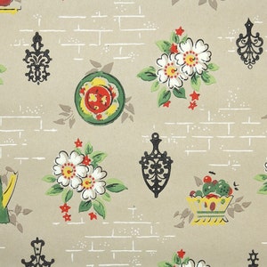 1940s Vintage Wallpaper by the Yard - Vintage Kraft Paper with Kitsch Kitchen Flowers and Trivets