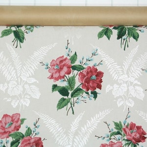 1940's Vintage Wallpaper Floral Wallpaper with Large Pink Open Roses and Blue Flowers on White image 2