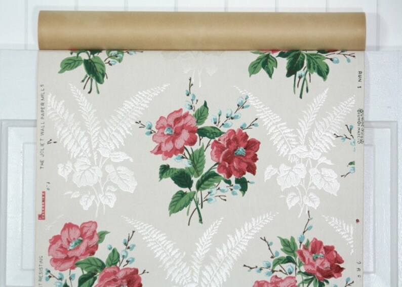 1940's Vintage Wallpaper Floral Wallpaper with Large Pink Open Roses and Blue Flowers on White image 2