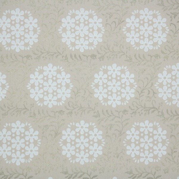 Papier peint vintage des années 1940 par mètre - Grappes de fleurs blanches avec des accents métalliques dorés