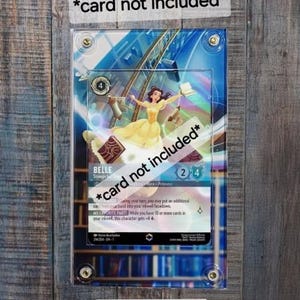 Estuche personalizado encantado de Disney Lorcana Belle Strange But Special Capítulo 1 214/204
