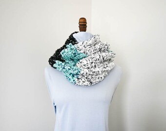 La Gordita Chunky Infinity Scarf PDF Crochet Pattern