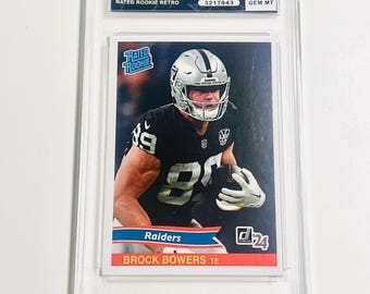 CALIFICACIÓN 10 BROCK BOWERS Edición limitada 1 de 890 tarjetas de novato 2024 Panini Instant NFL Rated Rookie Retro #RRR15 Las Vegas Raiders Gem Mint