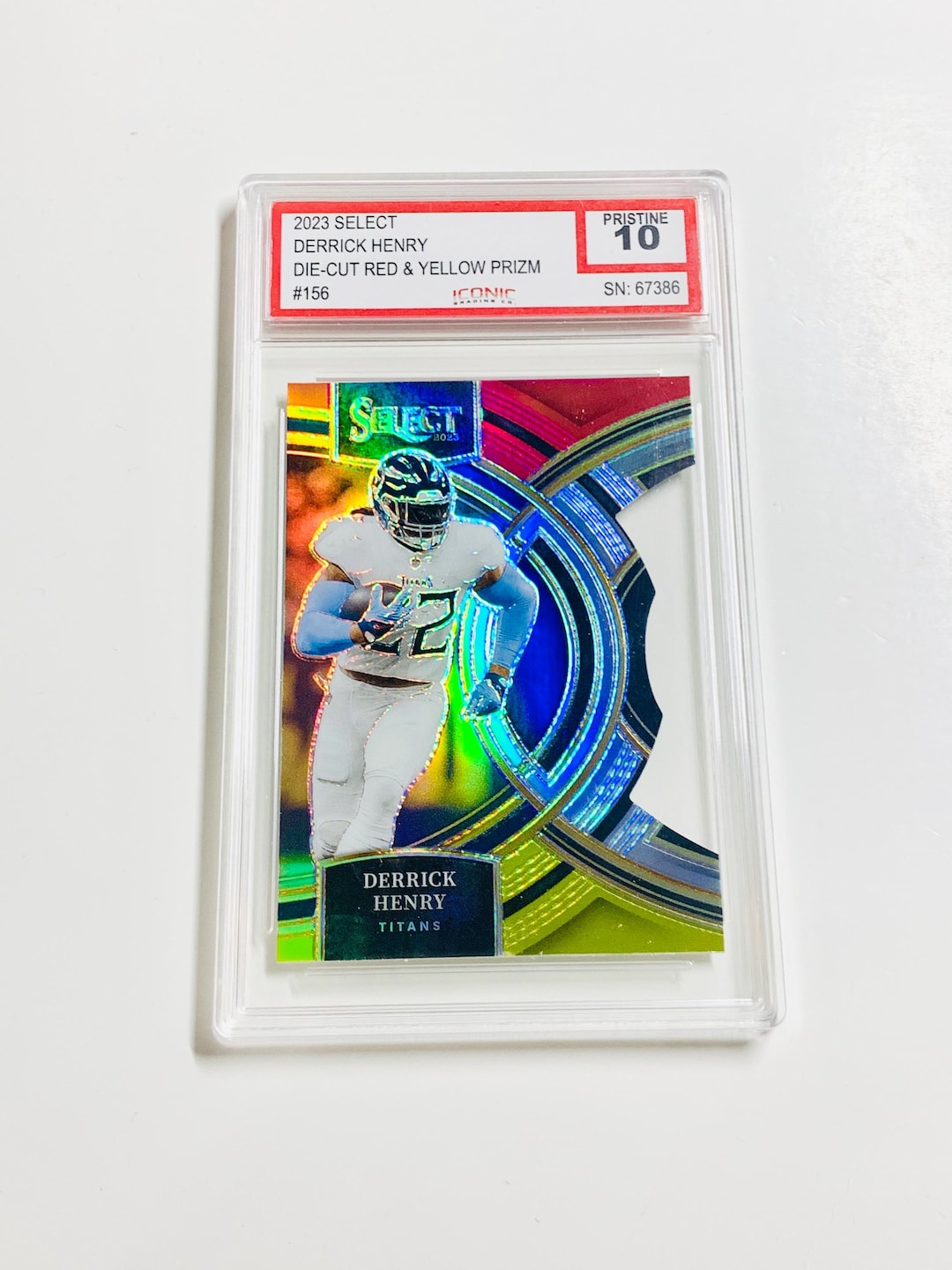 GRADED 10 DERRICK HENRY 2023 Select Die-cut Red & Yellow Prizm