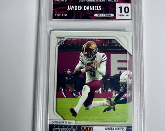 CALIFICACIÓN 10 Tarjeta de novato de JAYDEN DANIELS Edición limitada 1 de 4141 2024 Panini Instant #62 Gem Mint