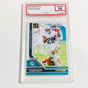 BETYGSÄTTNING 10 De’VON ACHANE 2024 Donruss Best Of Instant #2 “Achane Runs Wild” Miami Dolphins Pristine Card