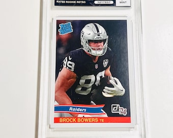 Tarjeta de novato de BROCK BOWERS, edición limitada, 1 de 890, Panini Instant NFL Rated Rookie Retro n.° RRR15, Las Vegas Raiders Mint, 2024
