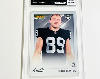 CALIFICACIÓN 10 BROCK BOWERS Edición limitada 1 de 1672 Tarjeta de novato 2024 Panini Instant Nfl Studio Rookies #SR37 Las Vegas Raiders Gem Mint