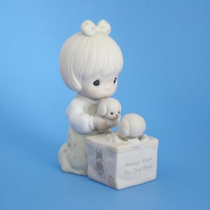 Precious Moments Figurine 1989 Symbol of Membership Always Room For One More