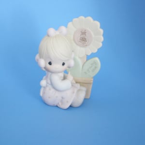 Precious Moments Figurine 1988 Symbol of Membership