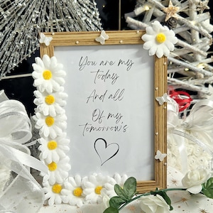 Rustic Daisy Photo Frame, Pearl Accents, Upcycled Wedding Decor