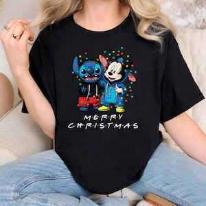 Leuke kerstshirt Stitch en Mickey, Disney Friends kerstverlichting T-shirt, vrolijk kerstfeest cartoon shirt, vakantiecadeau voor vrouwen, kinderen, mannen