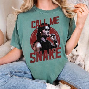 T-shirt rétro Plissken serpent, t-shirt graphique Escape From New York, chemise héros d&#39;action des années 80, cadeau de fan de Kurt Russell, t-shirt de film dystopique