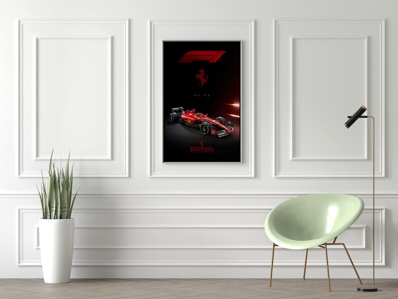Puede incluir: Un p&oacute;ster negro y rojo con un coche de carreras de F&oacute;rmula 1 rojo con el logotipo de Ferrari y el texto "Ferrari" sobre un fondo negro.