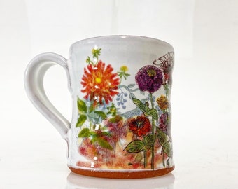 Zinnia mug with glossy glaze and flowers